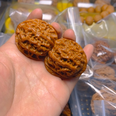 文玩核桃吊坠苹果园