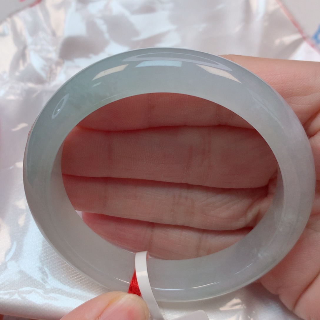 翡翠手镯未镶嵌56圈