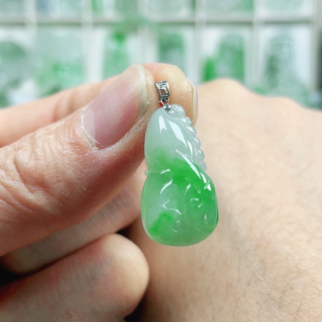 翡翠吊坠(不含链)18K金镶嵌
