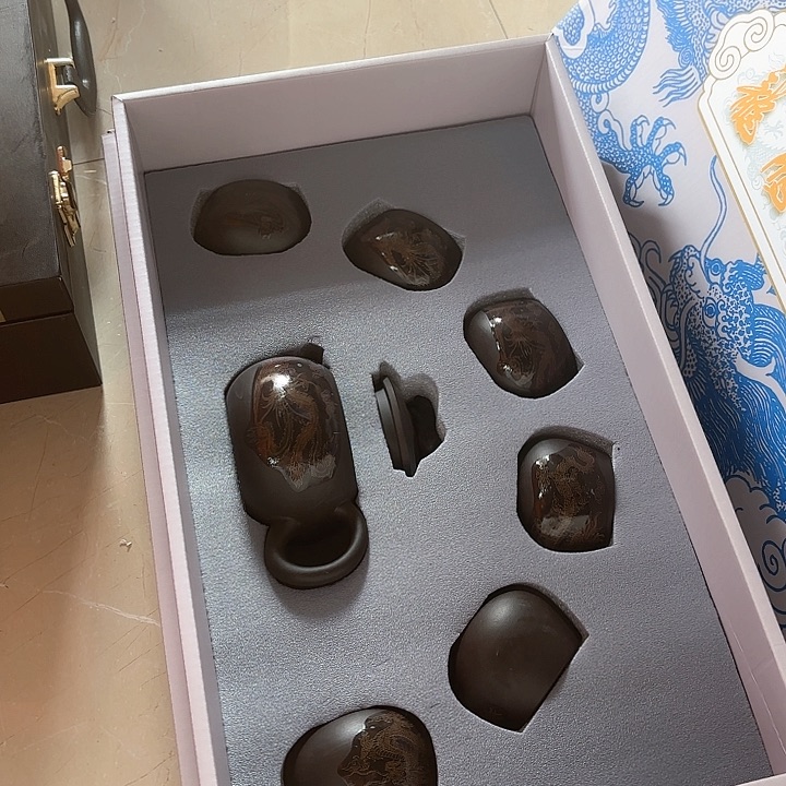 孤品茶具套装等。            