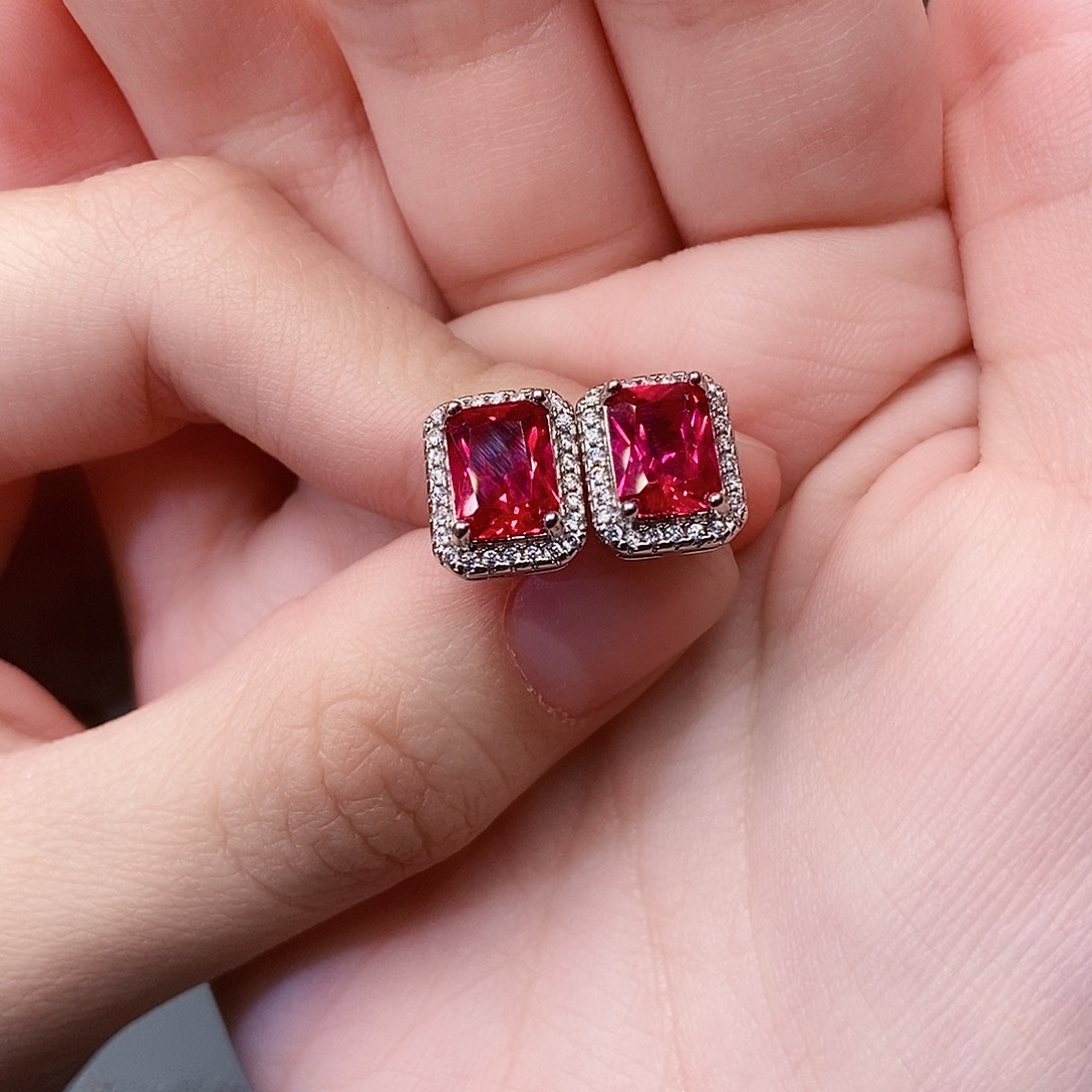 银S925镶嵌红宝石耳饰