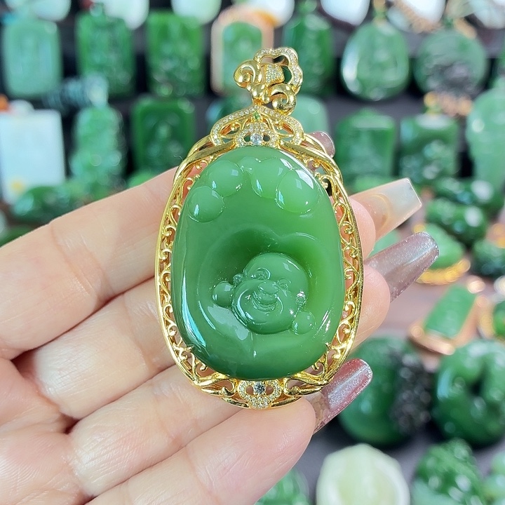 逆***人和田玉18K金镶嵌挂件