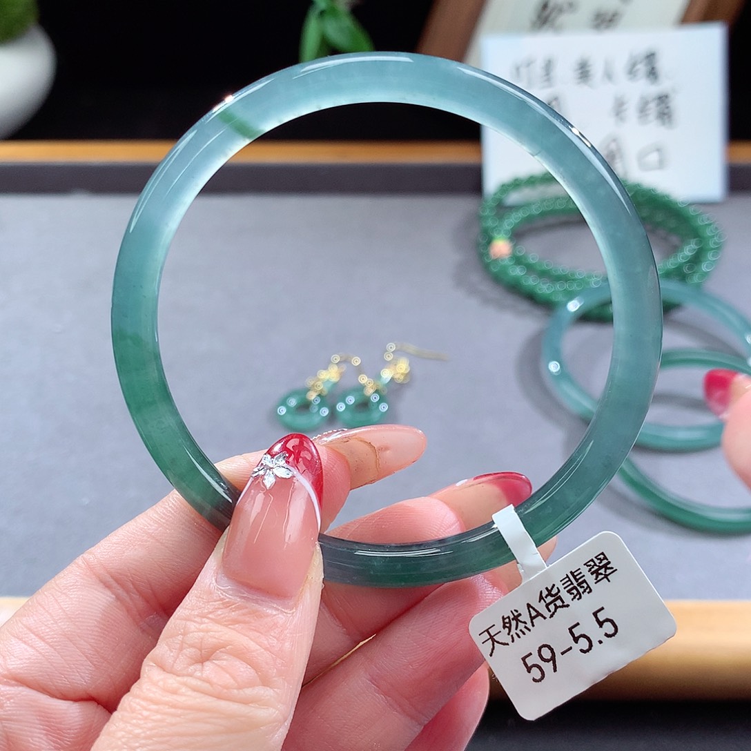翡翠手镯（圆镯）未镶嵌