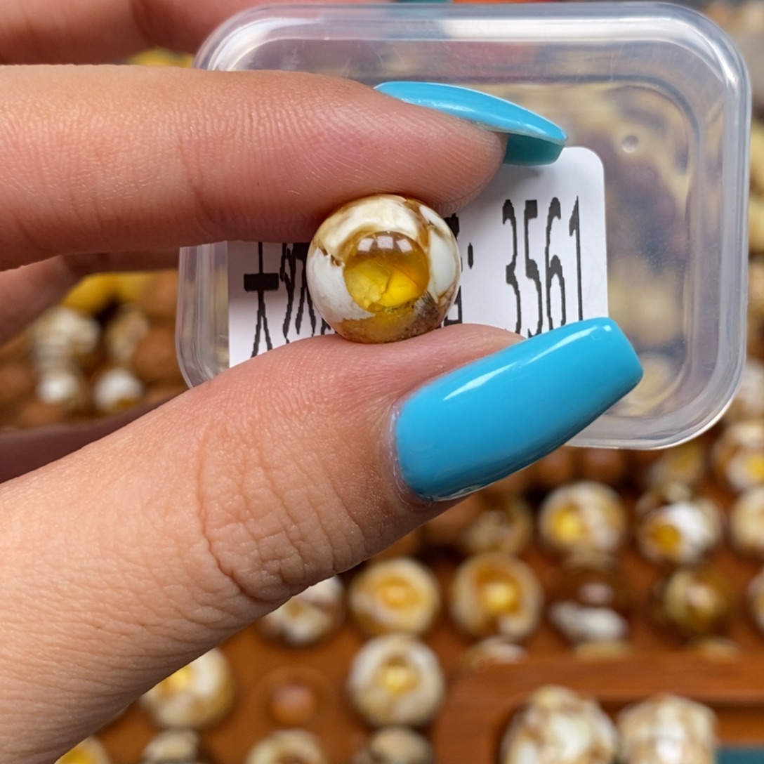 蜜蜡未镶嵌珠宝奇石3561