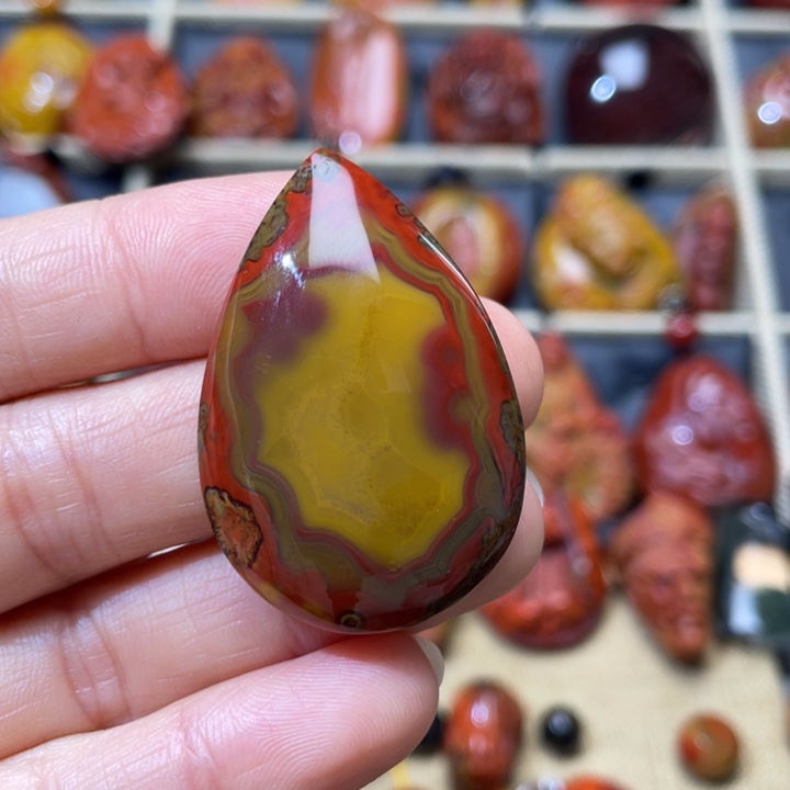 玛瑙/玉髓战国红吊坠未镶嵌