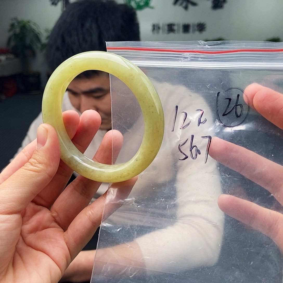 和田玉未镶嵌手镯拍一发一