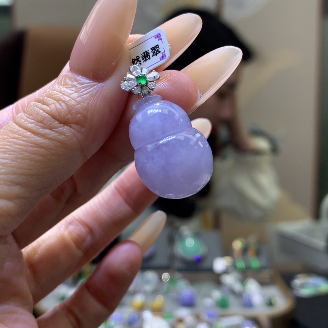 颈饰18K金镶嵌翡翠