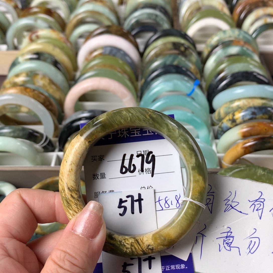 蛇纹石玉手镯未镶嵌6679