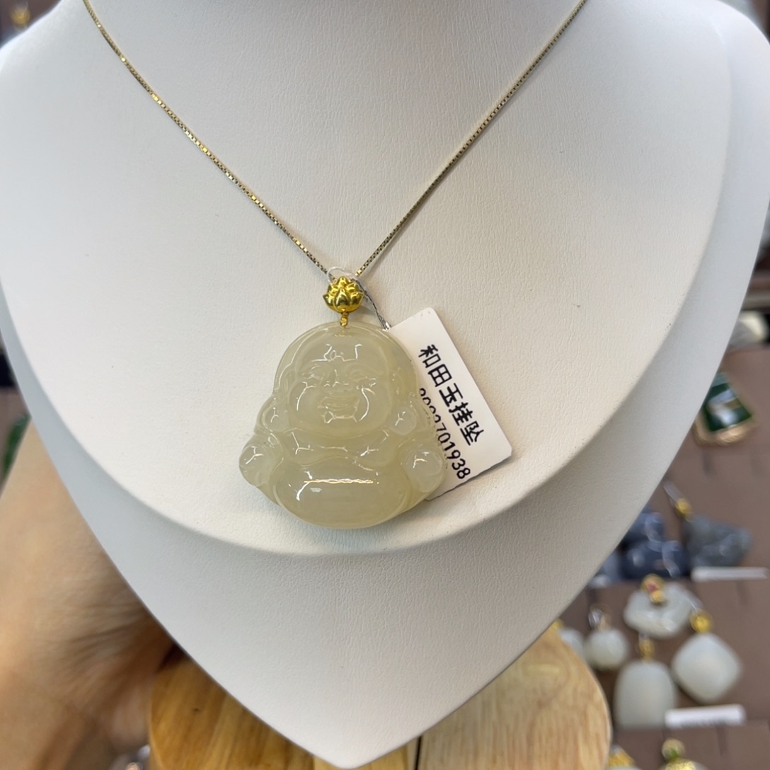 和田玉18K金镶嵌吊坠