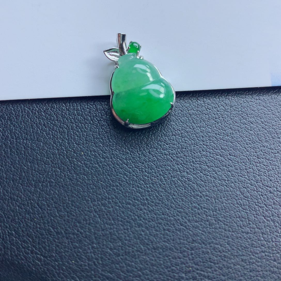 翡翠颈饰未镶嵌葫芦