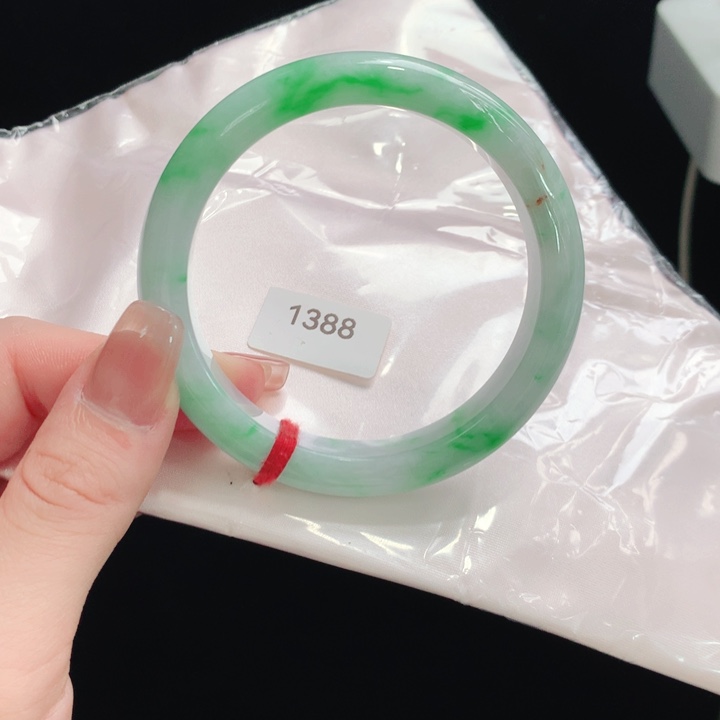 翡翠手镯未镶嵌天然翡翠手镯01