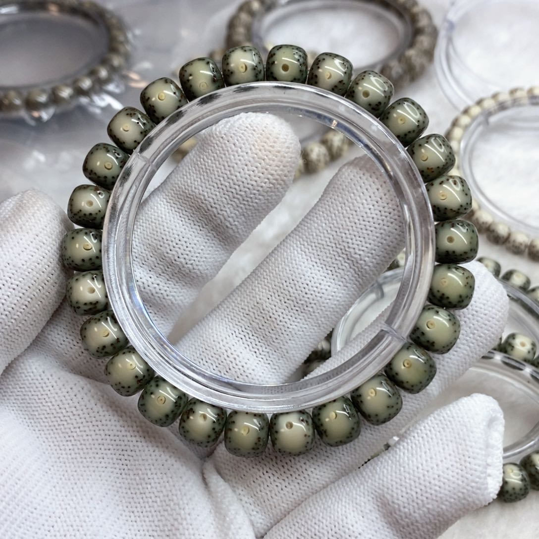 星月菩提吊坠偷****?石玉料