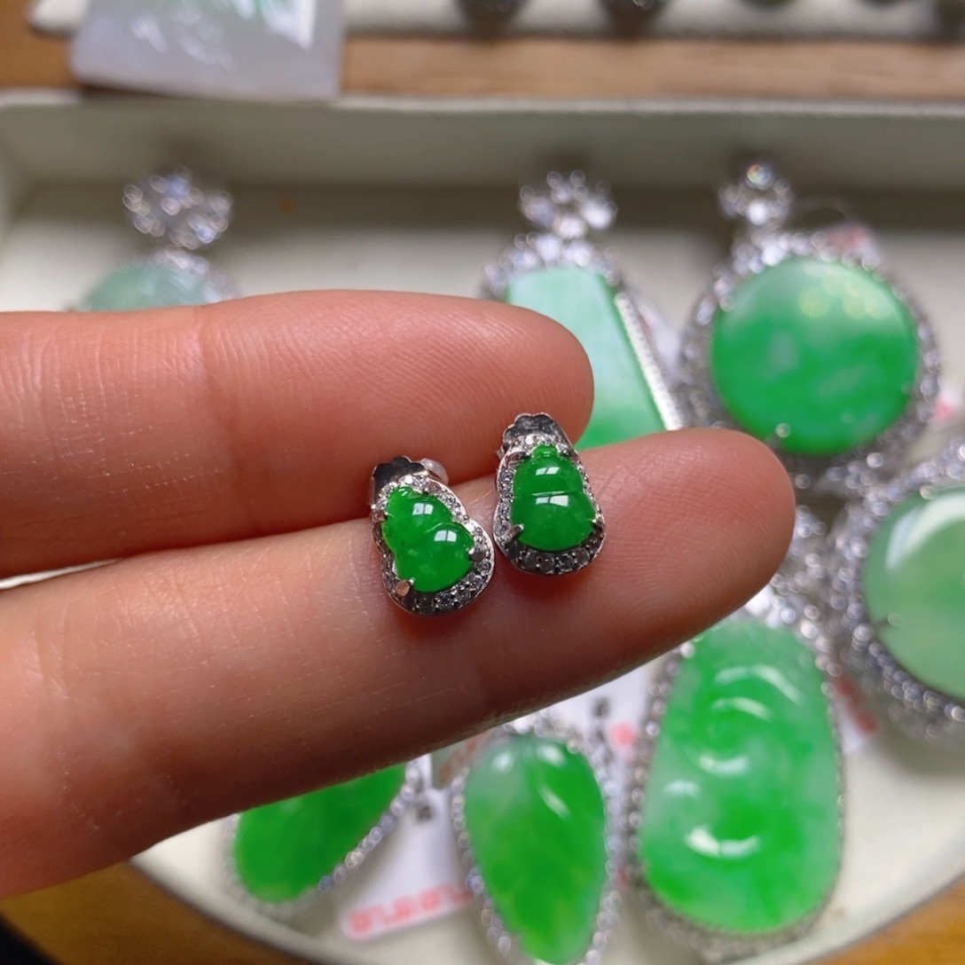 翡翠颈饰银S925镶嵌葫芦耳钉