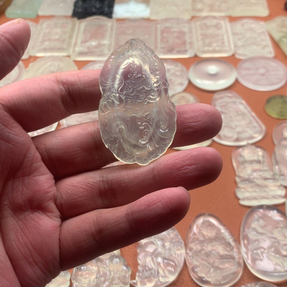 蛇纹石玉颈饰未镶嵌