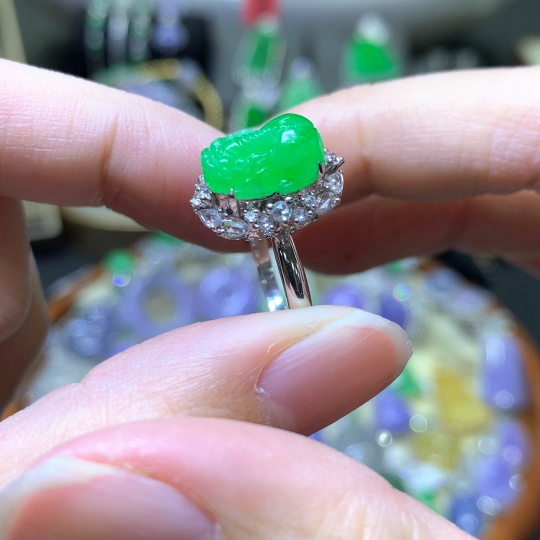 【闪购商品】翡翠颈饰18K金镶嵌翡翠吊坠项链