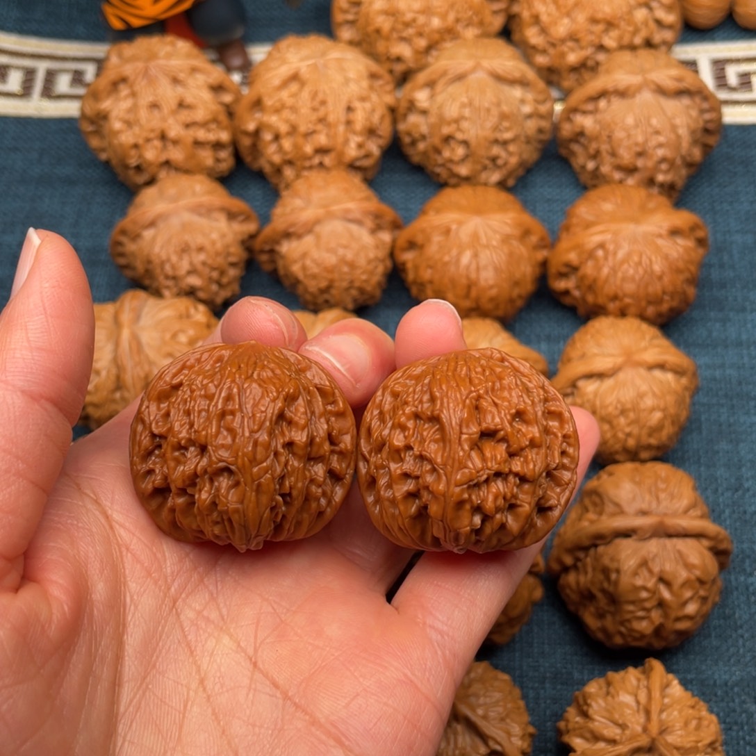 Z***Z文玩核桃把件35全品正磨