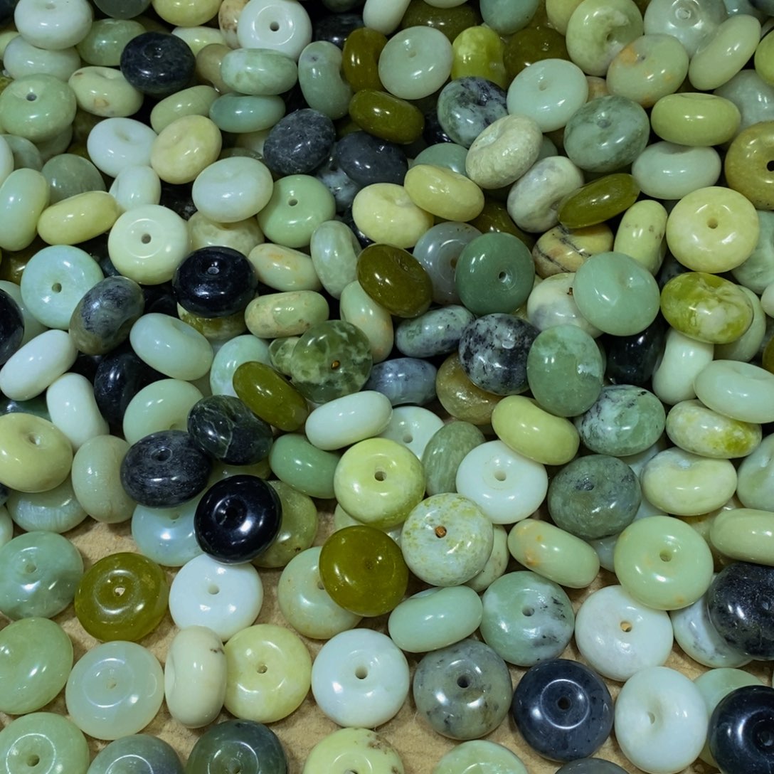 蛇纹石玉未镶嵌颈饰秋**生106