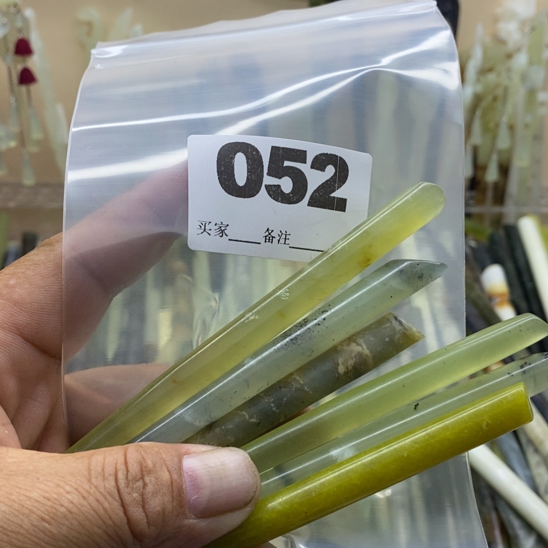 。***。蛇纹石玉合金颈饰