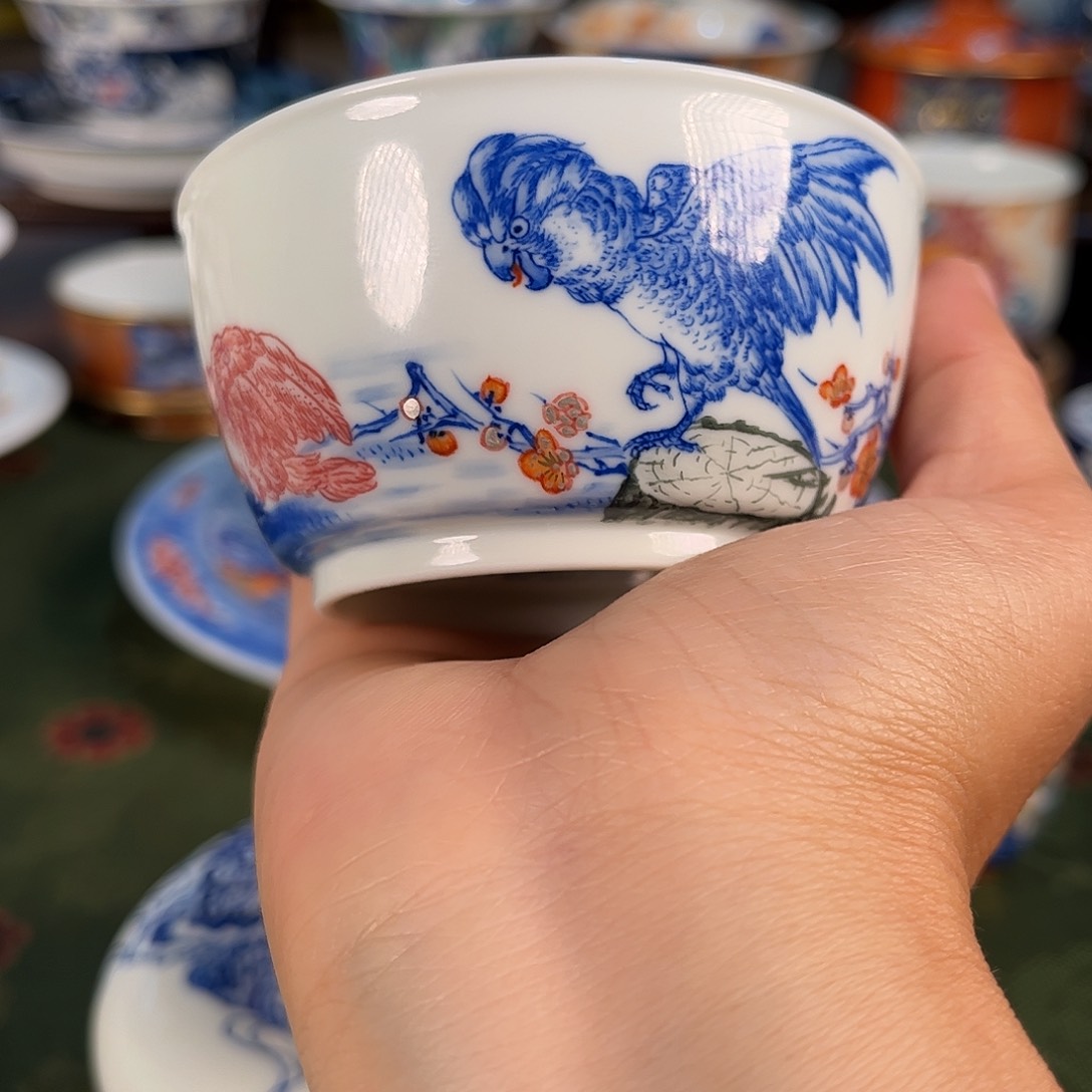 手绘青花釉里红花鸟杯