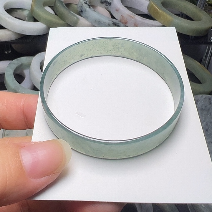 定制翡翠未镶嵌公主镯