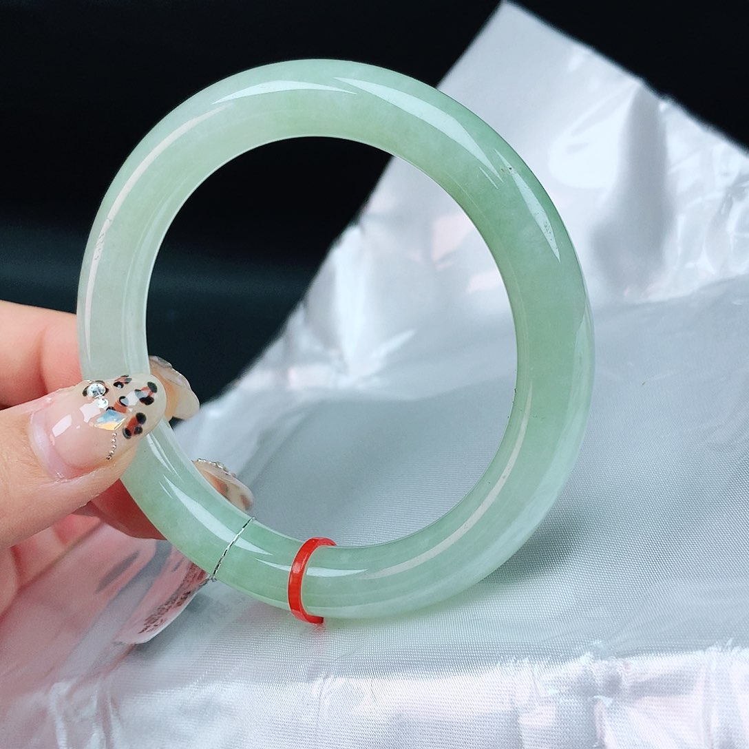 翡翠手镯未镶嵌58圈