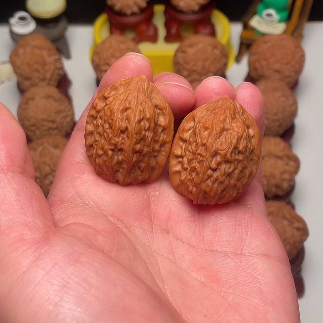 文玩核桃吊坠鸡心