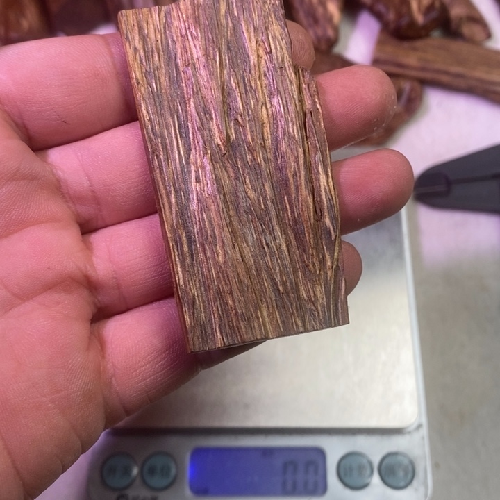 沉香沉香碎屑达拉干