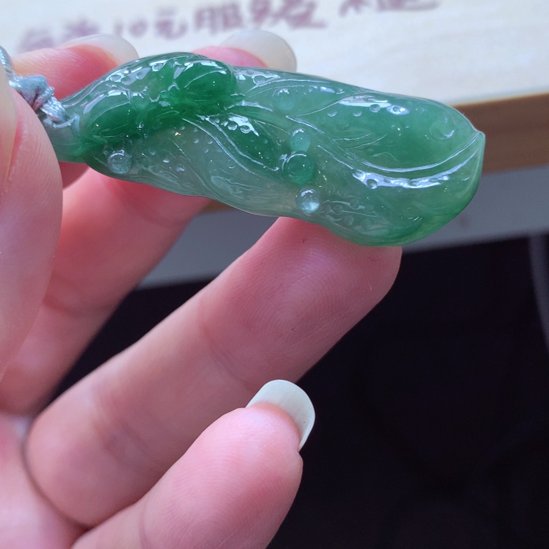 翡翠颈饰未镶嵌吊坠