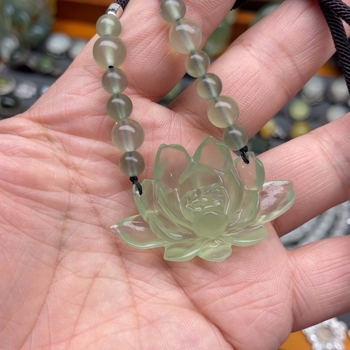 蛇纹石玉吊坠未镶嵌