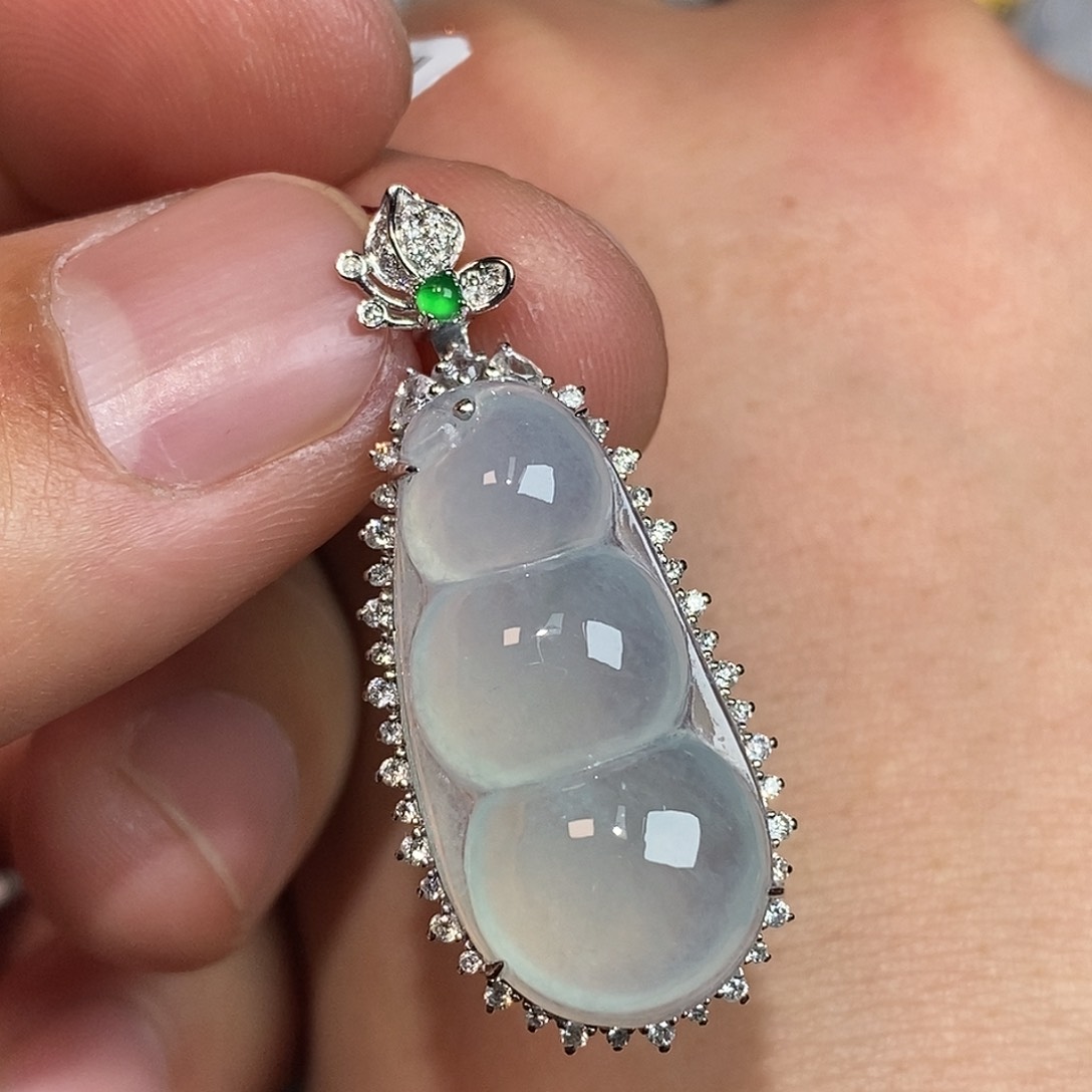 翡翠颈饰18K金镶嵌豆