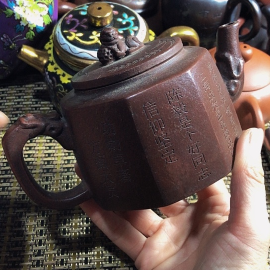 紫砂茶壶原矿泥料手工制作的紫砂壶，