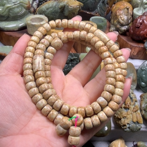 未镶嵌手串岫岩河磨玉（透闪石质玉）一**水