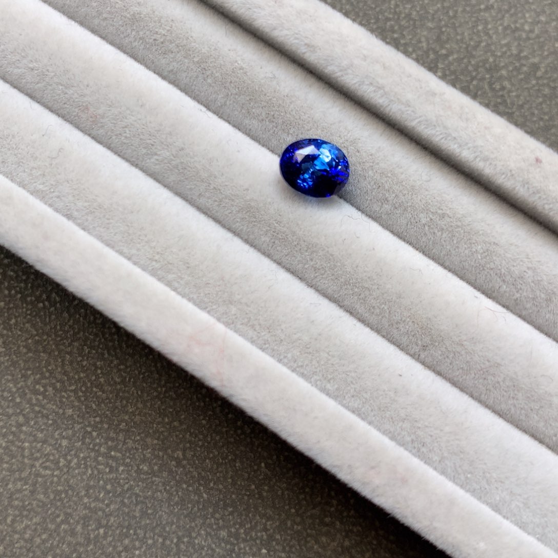 蓝宝石裸石未镶嵌天然皇家蓝1.56ct吉24874