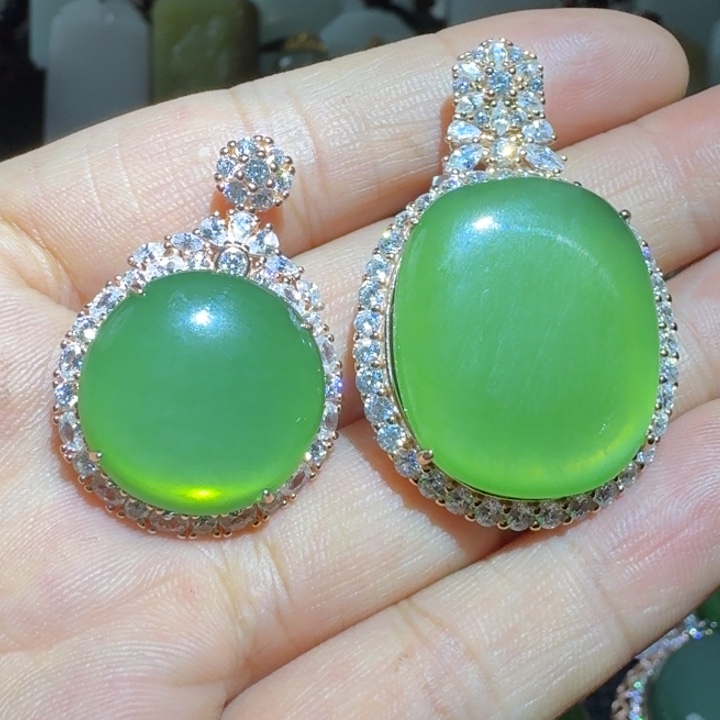 和田玉银S925镶嵌颈饰苹果绿吊坠多样型发其一