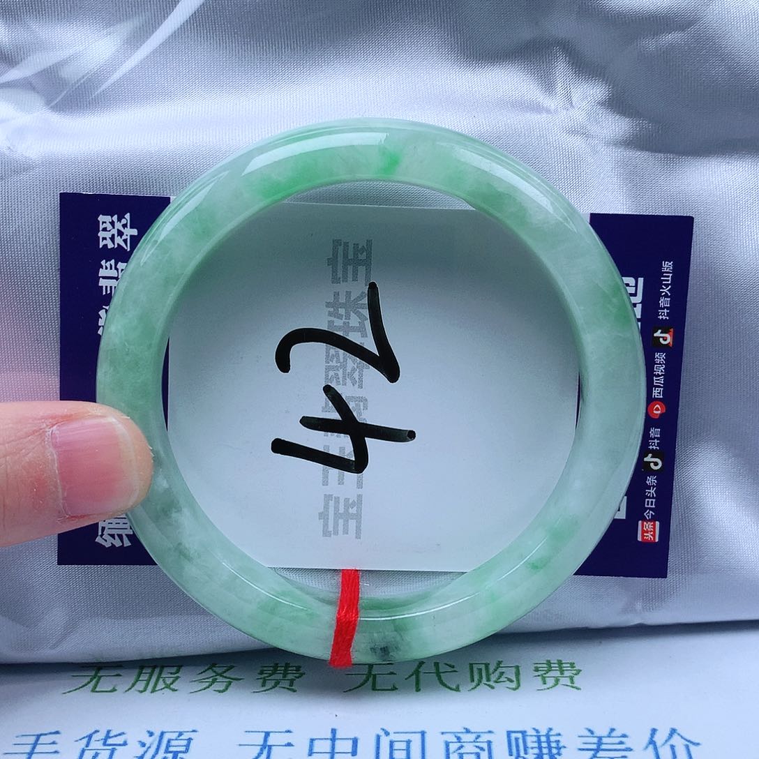 翡翠手镯未镶嵌60圈口