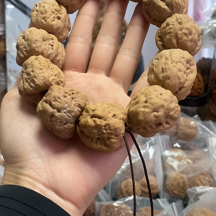 文玩核桃把件32/33古蝉手持黄