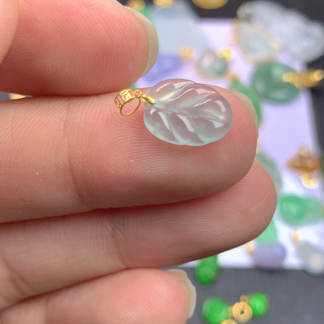 【闪购商品】颈饰18K金镶嵌翡翠翡翠