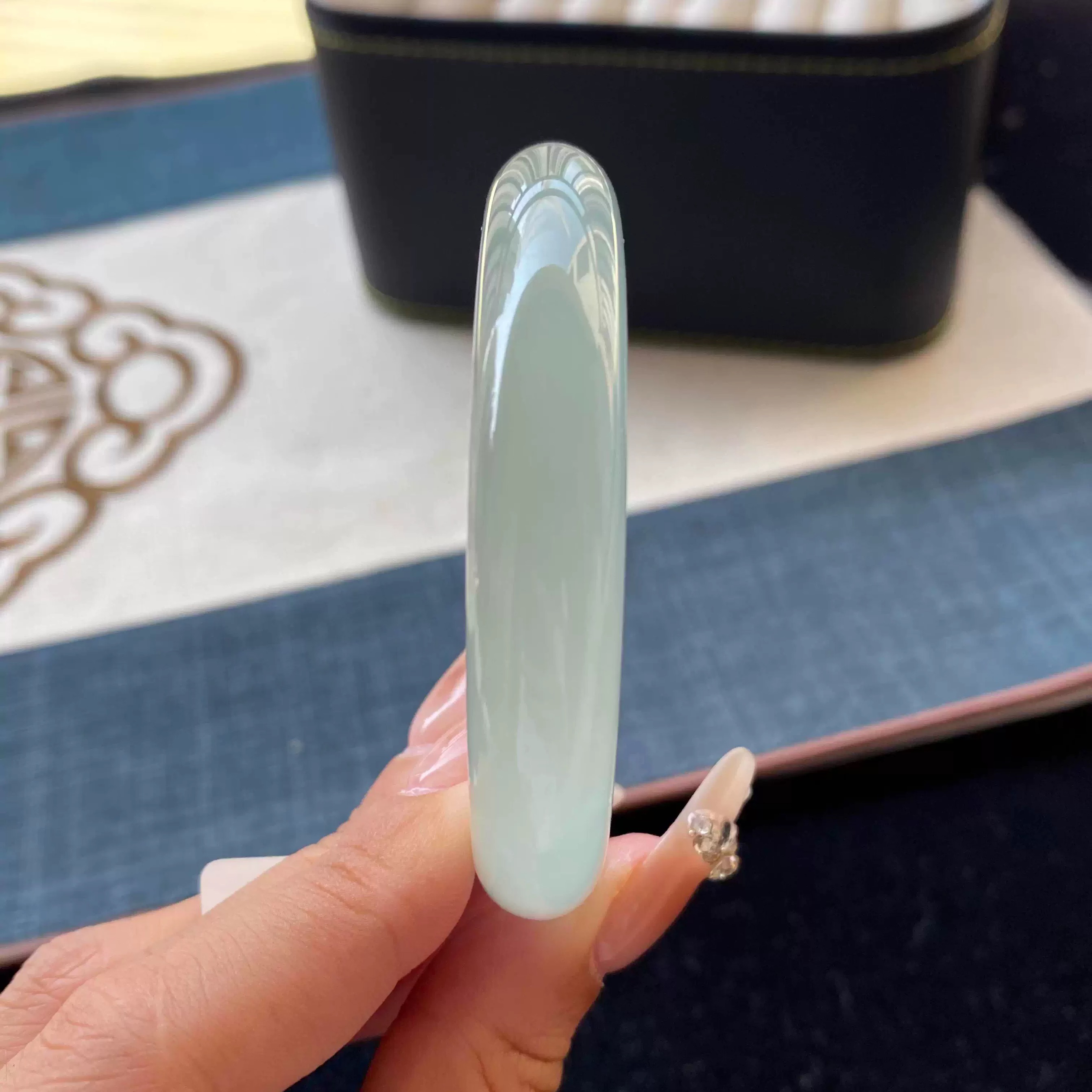 1654号精品绿晴胖圆条手镯