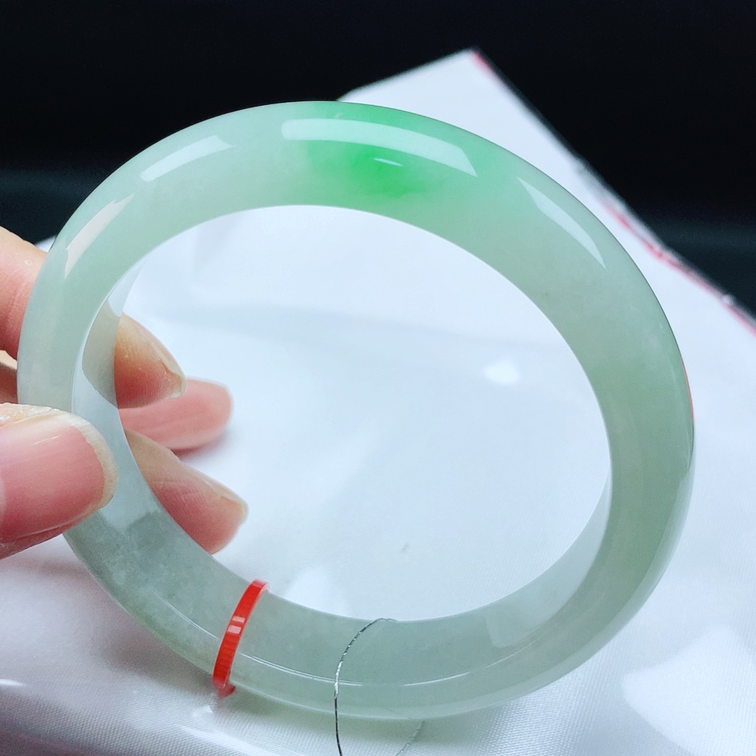 翡翠手镯未镶嵌59圈