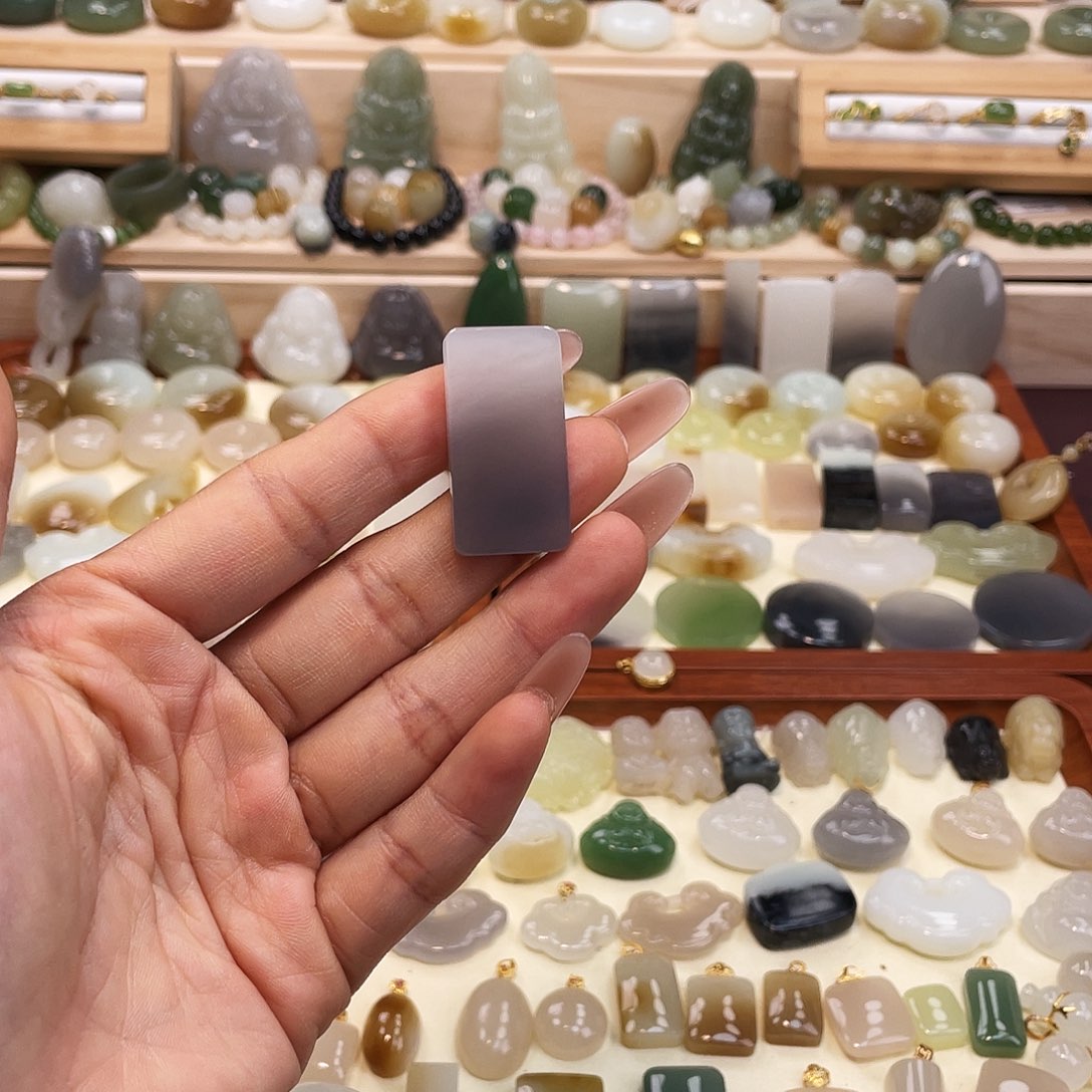 和田玉未镶嵌吊坠(赠链)