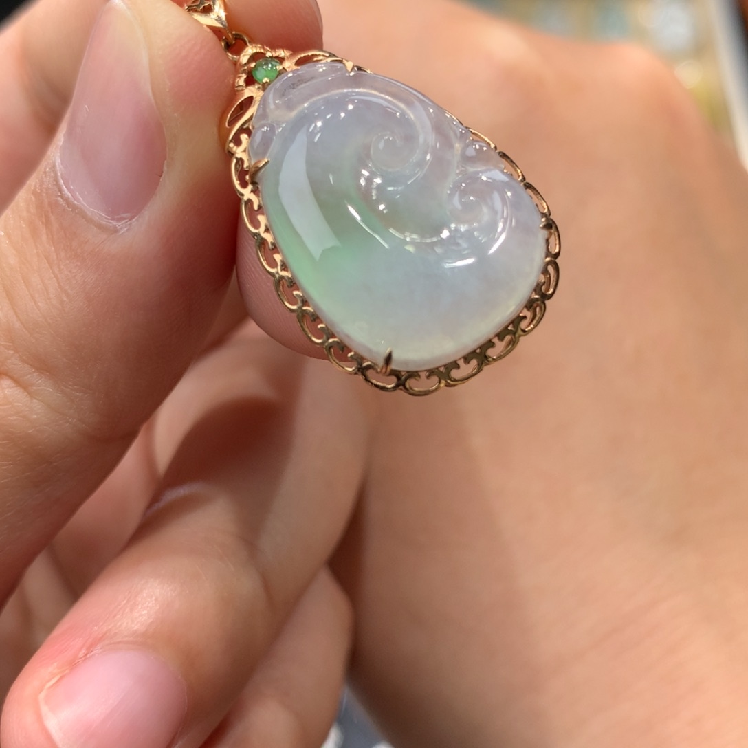 翡翠吊坠(不含链)18K金镶嵌如意