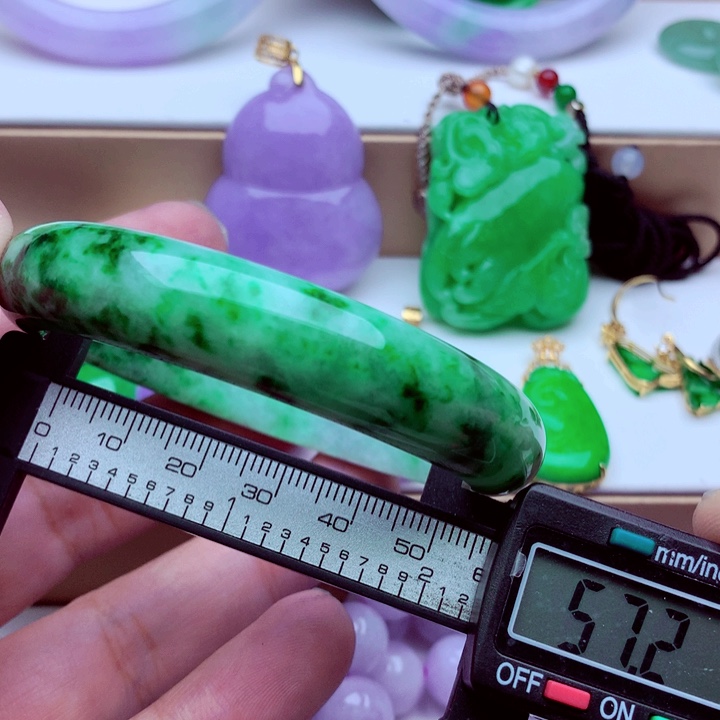 翡翠未镶嵌手镯－－－…