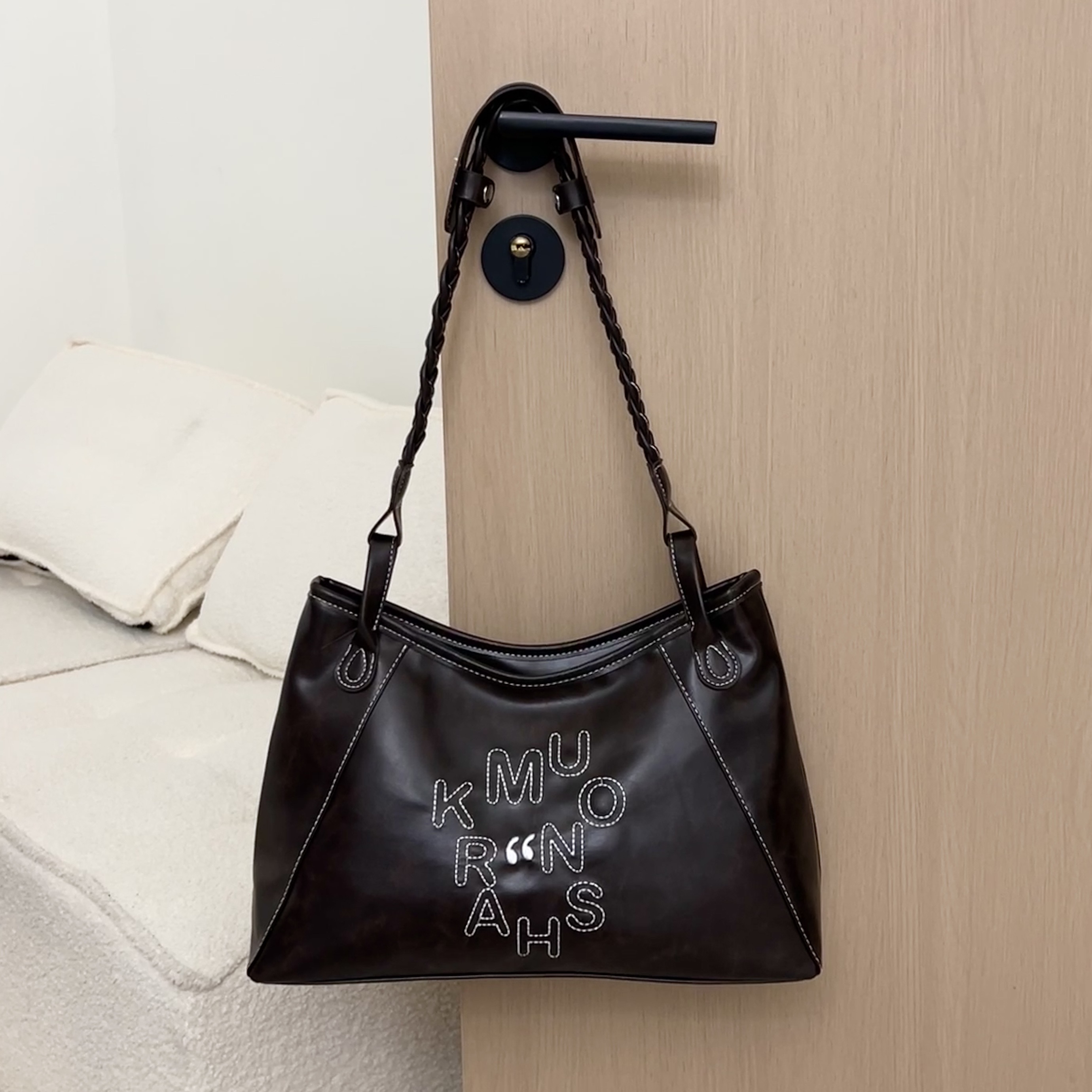 大容量车缝线字母时尚百搭潮流简约高级感单肩斜挎手提包包