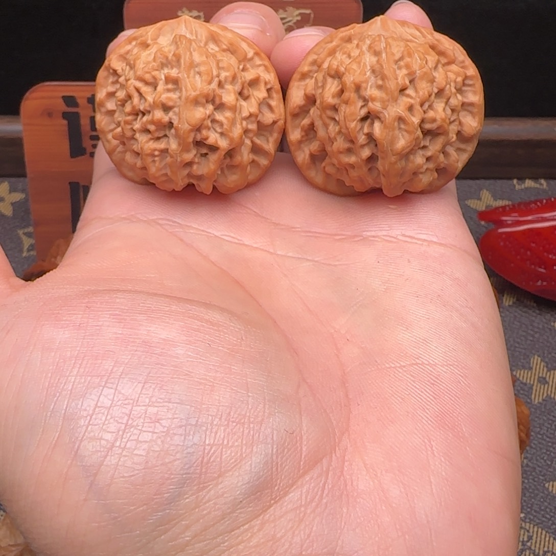 轩***与把件文玩核桃京八对