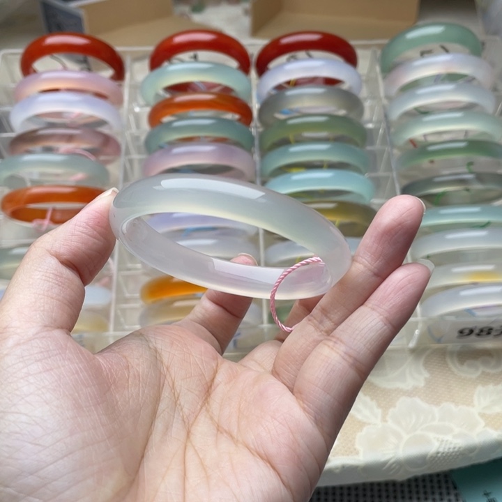 玛瑙/玉髓未镶嵌手镯55圈口