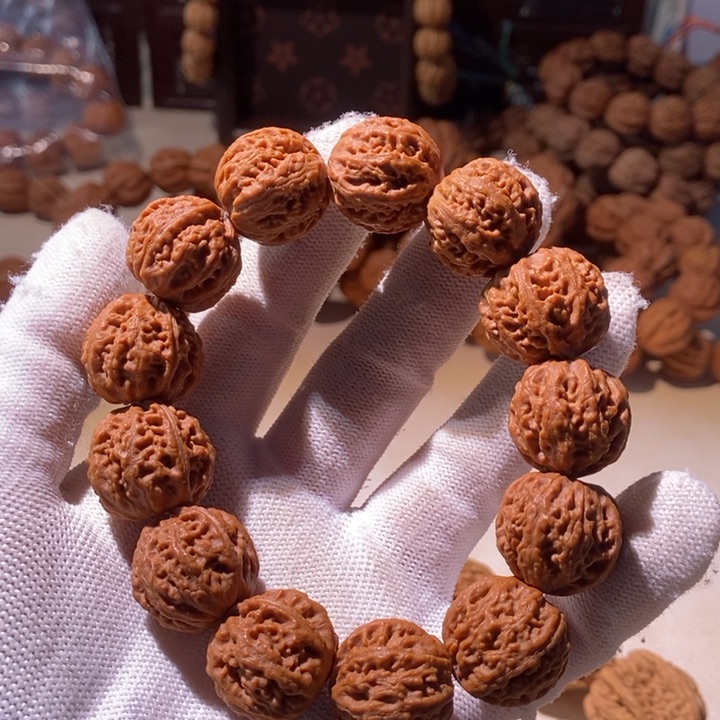 手串文玩核桃?**儿…………