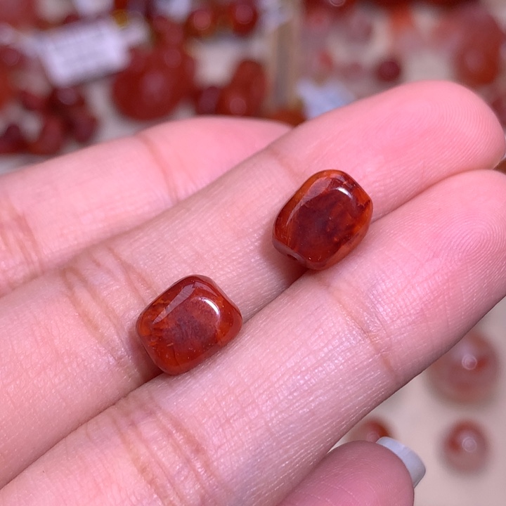 海***盖南红玛瑙未镶嵌珠宝半成品两个随行