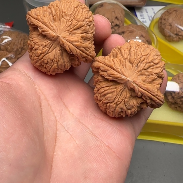 洆***吉吊坠文玩核桃南疆石