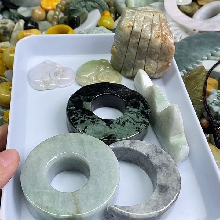 翡翠未镶嵌颈饰天然翡翠19