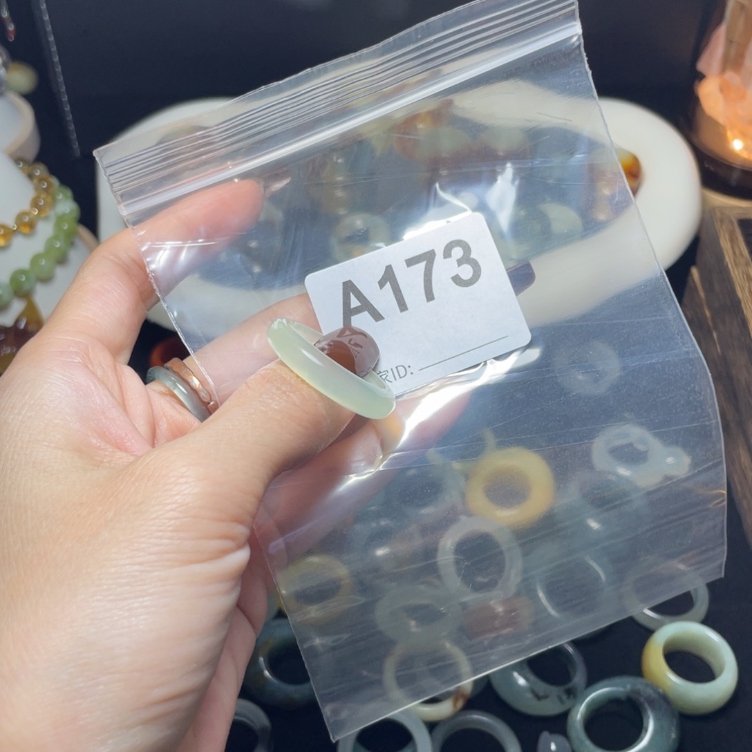 刘***念蛇纹石玉未镶嵌戒指